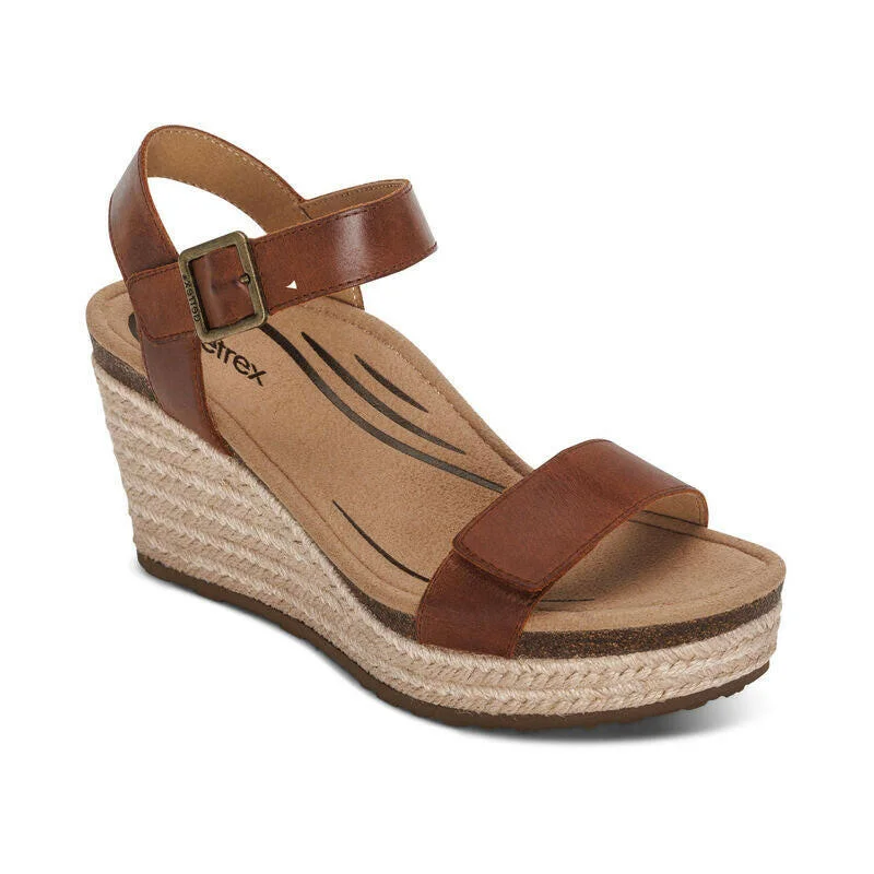 Chic Style, Always In Vogue Aetrex Sydney - Walnut