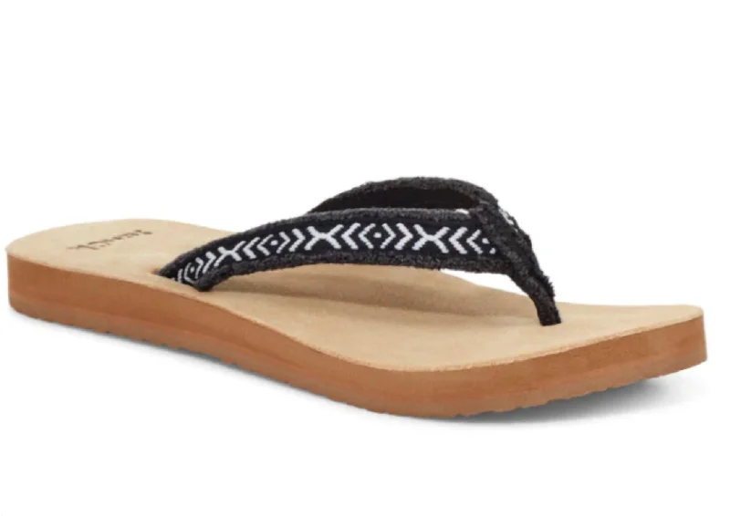 Casual Slip-Ons Promotion Fraidy Tribal Flip Flop In Black/white