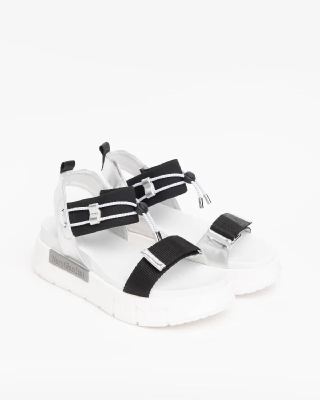 Fresh Fashion Discounts Loirs Sandals In Black/silver