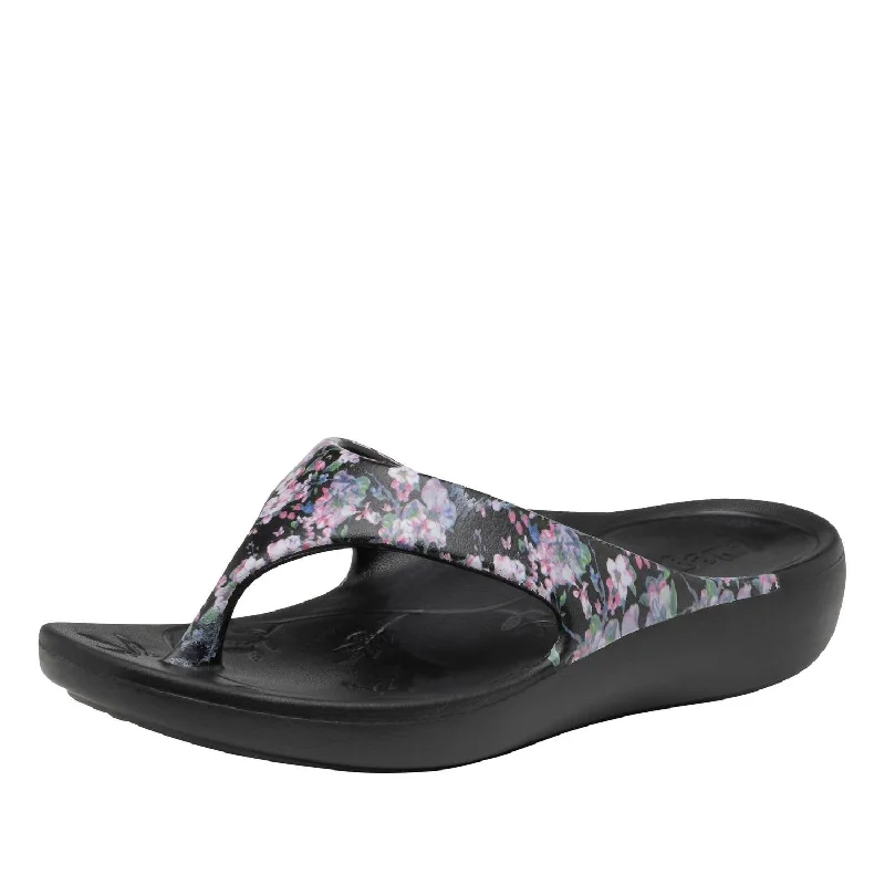 Chic Style, Always In Vogue Women's Ode Sandal In Decorum