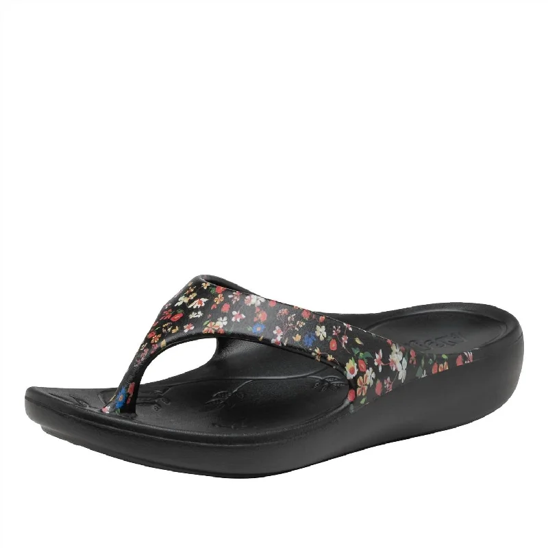 Fresh Styles, Fresh Deals Women's Ode Thong Sandal In Kindred