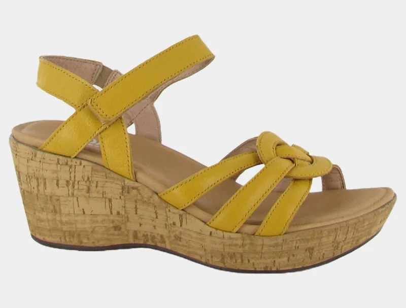 Must-Have Shoe Styles Women's Tropical Wedge Sandal In Marigold