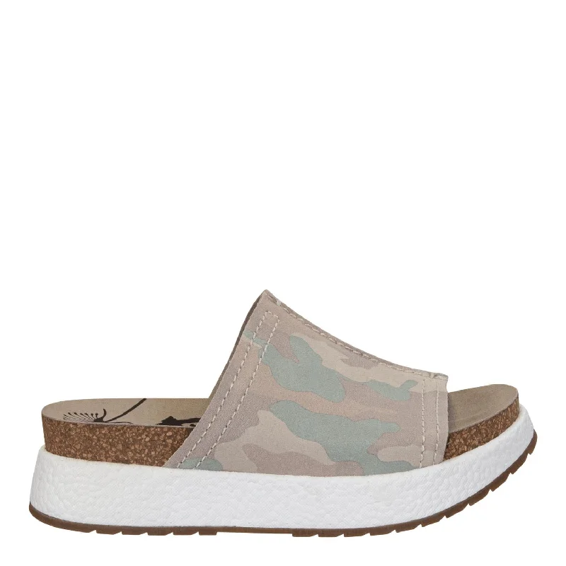 Style Breakthroughs Women's Wayside Flat Sandal In Khaki Camo