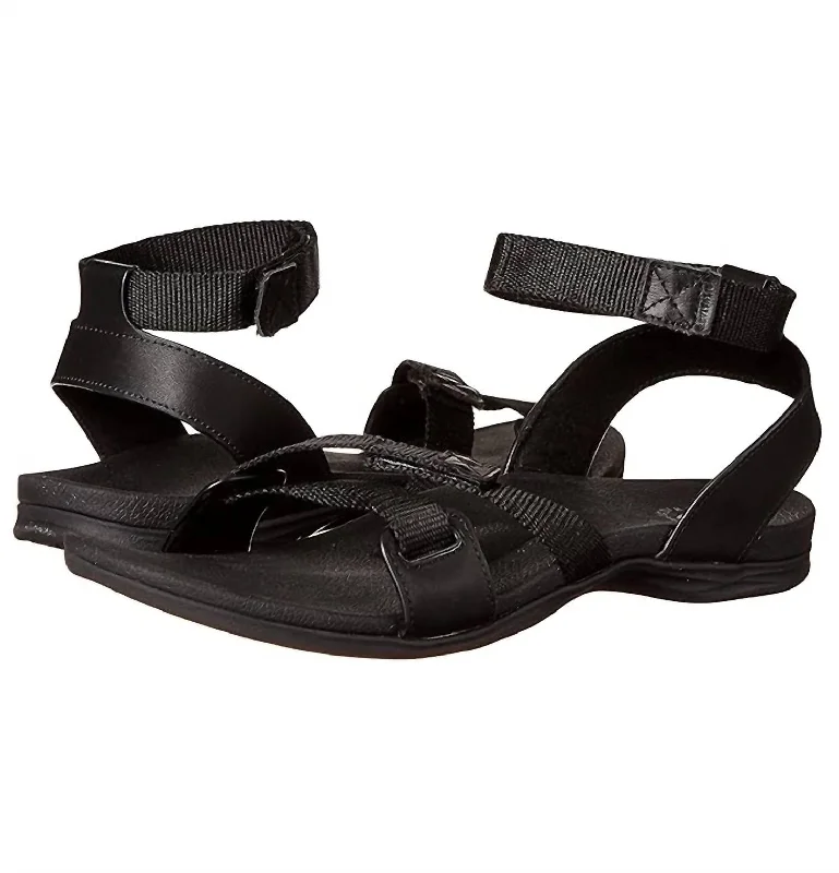Unleash Your Style Women's Webbed Sandal In Black