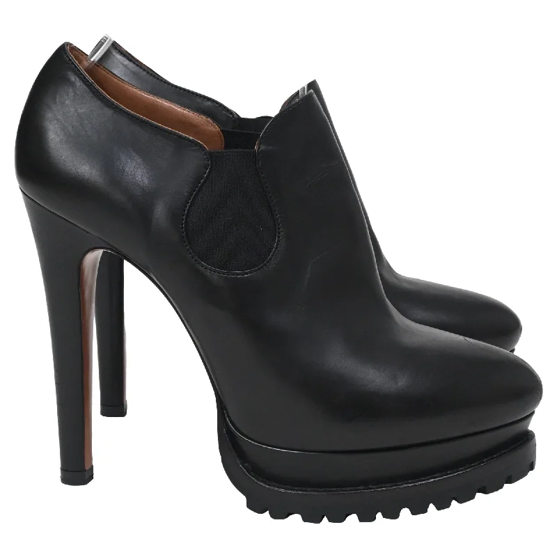 End Of Season Sale Alaïa Platform Ankle Boots in Black Leather