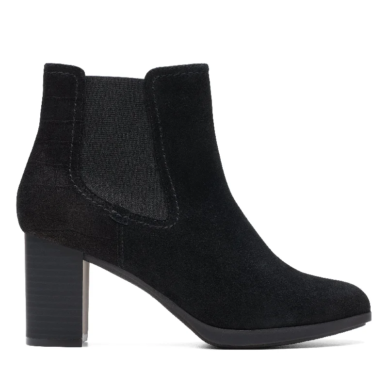 Stylish Looks Clarks Bayla Rose in Black Suede