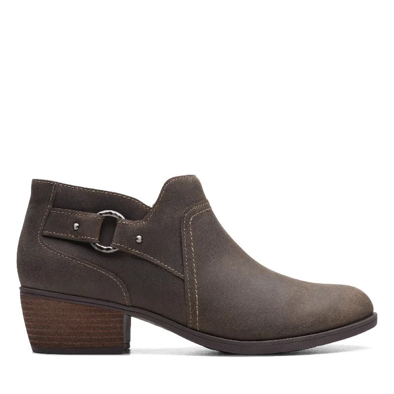 Effortless Style Shoes Sale Clarks Charlten Grace in Brown Leather