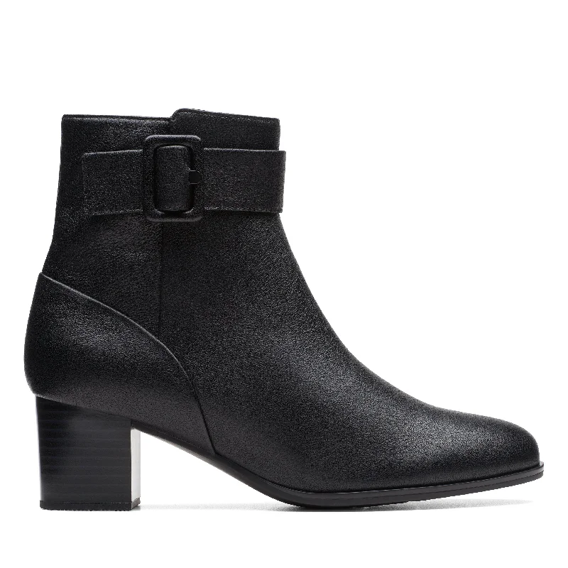 Everyday Shoes Promotion Clarks Loken Zip WP in Black Leather