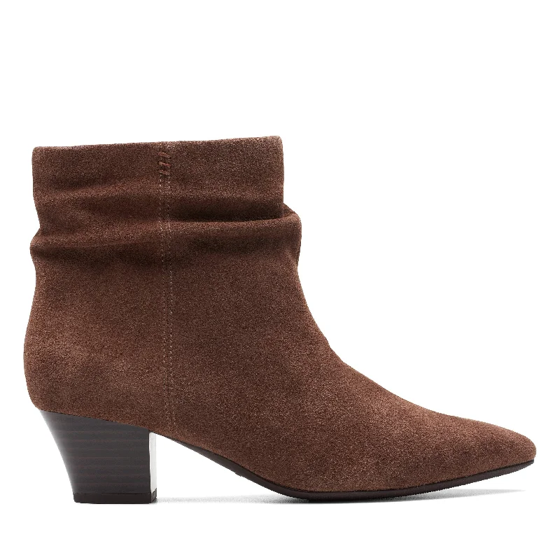 Day To Night Styles Clarks Teresa Skip in Beige Suede