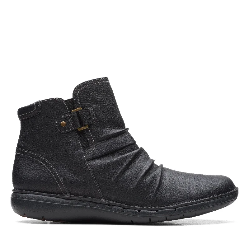 Travel-Friendly Footwear Promotion Clarks Un Loop Top in Black Leather