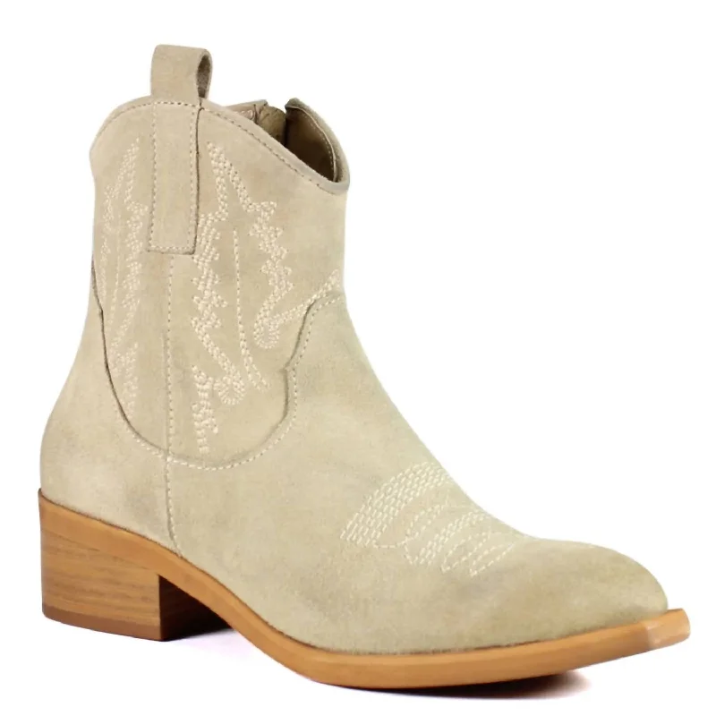 Comfortable Casual Shoes Get Crackin' Boots In Beige