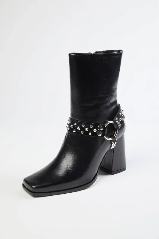Weekend Exclusive Heeled Boots With Removable Jewel In Black