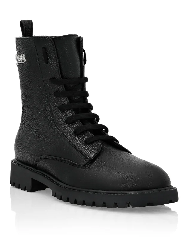 Laid-Back Fashion Offers Leather Boots Low Flat
