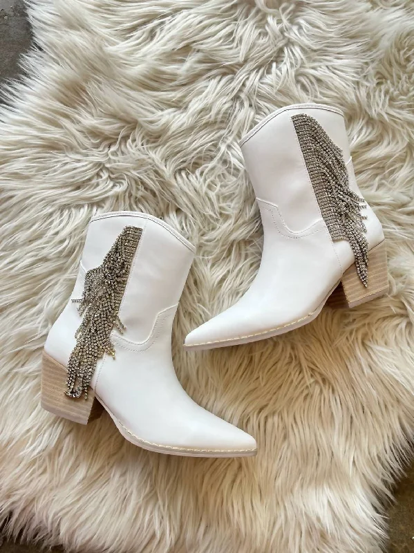 Flash Sale Starts Women's Layla Boots In White