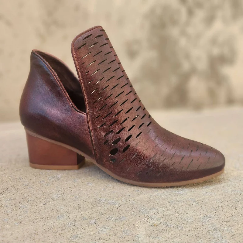 Soft Cushion Shoes Discount Women's Nico Boots In Coffee/tan