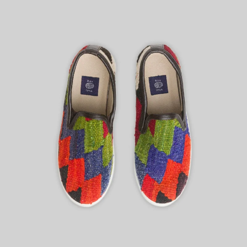Casual Chic Footwear Offers Women's Kilim Sneaker Size 10
